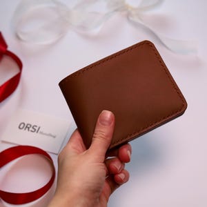 Handgefertigte braune Leder Geldbörse für Herren - Schlankes, kompaktes und minimalistisches Design mit Kartenfächern, Bargeldtasche, echtes Leder