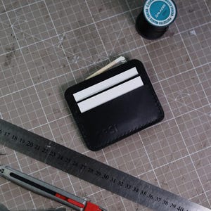 Schwarzes Leder-Kartenhalter - Minimalistische schlanke Brieftasche, kompakte Echtleder-Brieftasche für Karten und Bargeld, perfektes Geschenk