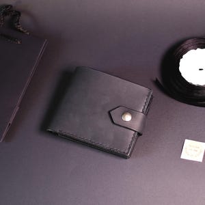 Cartera de cuero negra hecha a mano - Regalo artesanal para él - Cartera plegable de cuero negro
