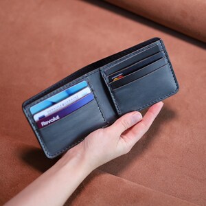 Handgefertigte Leder Geldbörse ORSI - Schwarz & Grau - 8 Kartenfächer, 1 Geldfach - Das perfekte Geschenk für Männer