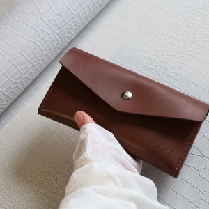 Braune Leder Geldbörse ORSI Maxi - 8 Kartenfächer, Münzfach mit Reißverschluss, Bargeldfächer, Druckknopfverschluss, Geschenkidee