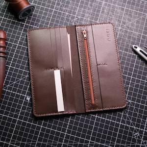 Cartera de cuero marrón oscuro para hombre / 8 ranuras para tarjetas, bolsillo para monedas y 2 compartimentos para efectivo / Diseño hecho a mano listo para regalar
