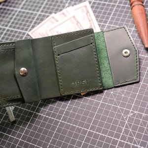 Portefeuille en cuir vert - Design féminin compact, parfait pour les petits sacs - Élégant, fin et pratique pour les cartes et l'argent liquide