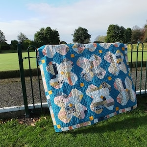 Diaspyros - A Jelly Roll and Layer Cake friendly quilt pattern, quilt pattern pdf download, pdf pattern, jelly roll race