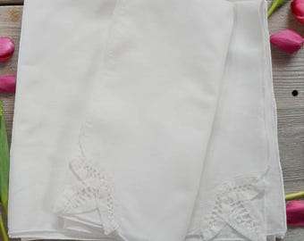 Vintage Linen Napkin Set of 4 with Embroidered Leaves