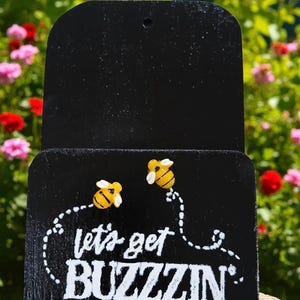 Fly Swatter Holder with Colorful Bee Design, Black Wooden Wall Mount