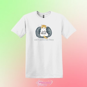 T-shirt ordinateur Mofusand, T-shirt Cant Paws Too Busy, chemise Mofusand, sweat à capuche chat mignon, t-shirt minimaliste Mofusand, T-shirt calembour chat japonais