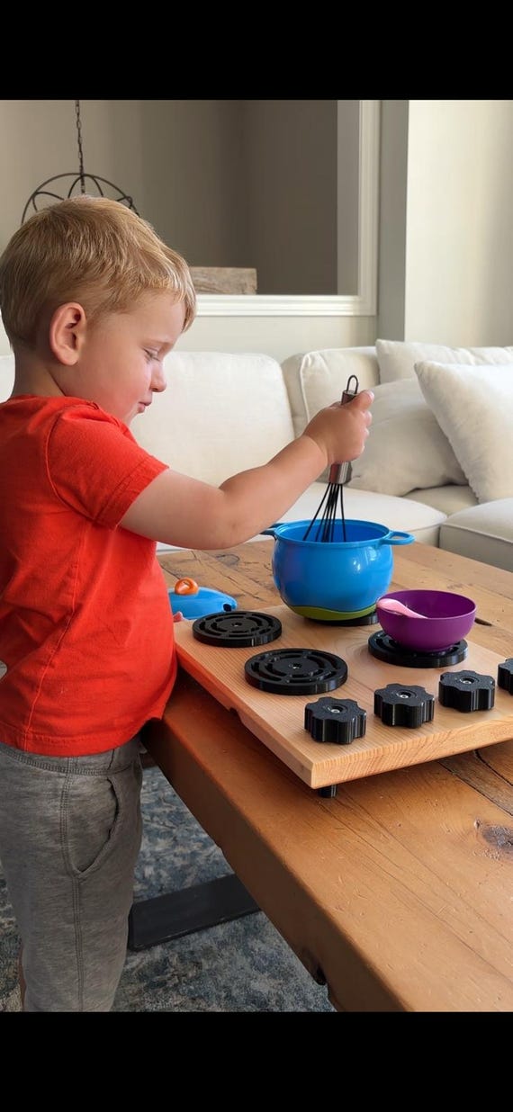 Table top play kitchen/hot plate/hob. Great for indoor play. Made from durable materials with turning knobs. Perfect for pretend play!