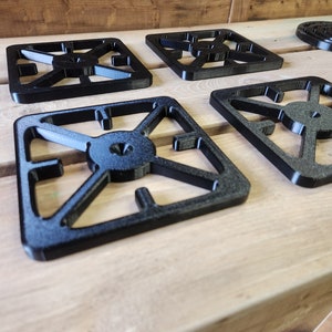 Brûleurs de style gaz et boutons de commande pour la construction de cuisine de boue bricolage. Durable et résistant aux UV/intempéries. Chaque ensemble comprend 4 brûleurs et 4 boutons !