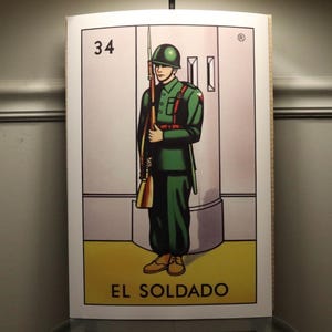 Produkt fizyczny! El Soldado (Żołnierz) Karta loterii Wydruk | 13x19 Vintage Meksykańskie dzieło sztuki Loteria | Wysokiej jakości dekoracja ścienna Sztuka latynoska