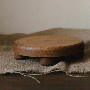 Natural Oak Cake Stand with Legs – Handmade Wooden Dessert Stand – Rustic Display Plate for Wedding or Everyday Table Setting