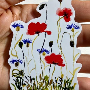 Sticker fleurs coquelicots et célibataires tient dans la paume de votre main à 3,5 pouces. Ou vous pouvez obtenir le plus petit à 2,5 pouces.