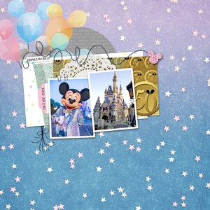 Puede incluir: Una p&aacute;gina de &aacute;lbum de recortes con un fondo azul y morado que presenta una foto del Castillo de Cenicienta en Walt Disney World, una foto de Mickey Mouse y un logotipo dorado del 50 aniversario. La p&aacute;gina est&aacute; decorada con confeti y estrellas.