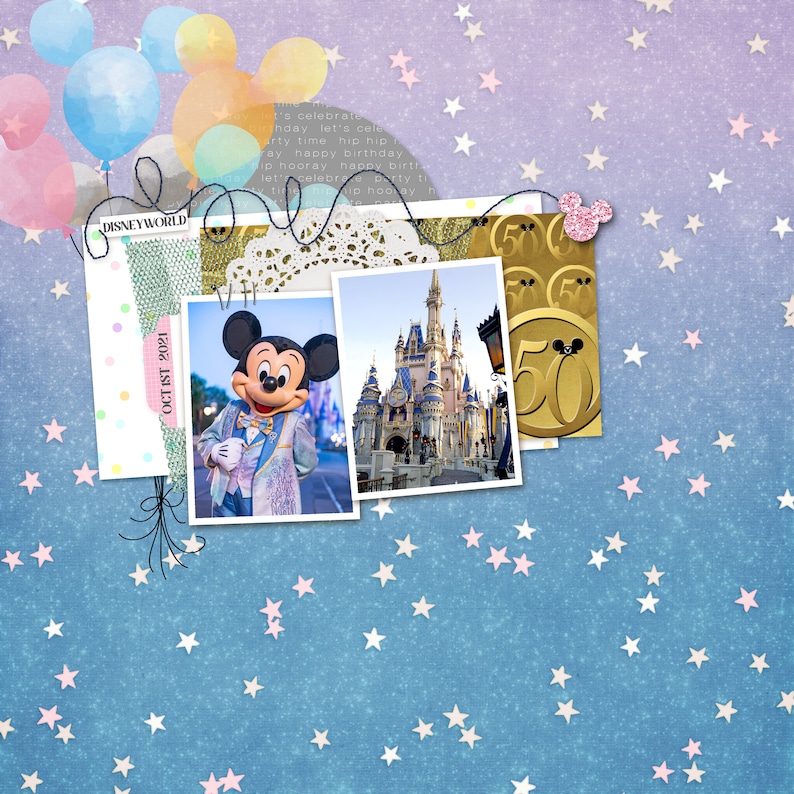 Puede incluir: Una p&aacute;gina de &aacute;lbum de recortes con un fondo azul y morado que presenta una foto del Castillo de Cenicienta en Walt Disney World, una foto de Mickey Mouse y un logotipo dorado del 50 aniversario. La p&aacute;gina est&aacute; decorada con confeti y estrellas.