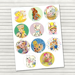 Peut inclure: Un ensemble de 10 autocollants ronds sur le thème de Pâques représentant diverses images de lapins, de poussins et d'enfants. Les autocollants ont un fond blanc avec des illustrations et du texte colorés.