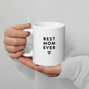 Minimalist "Best Mom Ever" Mug - Gift for Mom, Ideal Mother's Day, Modern Design.
