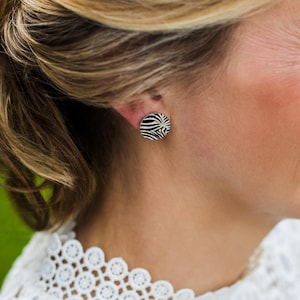 Zebra, Ronde oorstekers, oorbellen, oorsieraden, roestvrij staal, IP Rosegoud, IP Goud, cirkel, 15 mm, mat