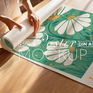 Maqueta de póster con persona enrollada: manos desenrollándose, primer plano detallado, tamaño A4, A3, ISO, objeto inteligente, plantilla PSD realista, Photoshop