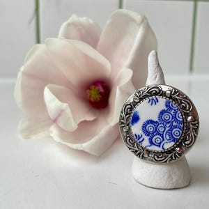 Pierścień z porcelany w stylu Wedgewood: regulowana obrączka z żelaza w stylu vintage