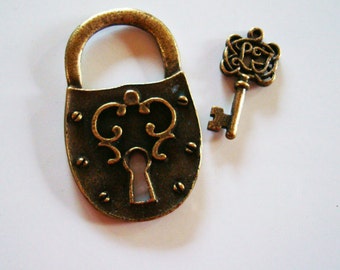 Jewelry Supply, Pendant, Charms, Embellishments, Necklace Supplies, STEAMPUNK LOCK And KEY, 2 Inches Tall, Silver Ox Casting