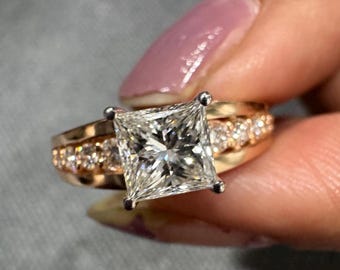 Anillo solitario de diamante talla princesa de laboratorio de 0,80 ct + 0,25 ct