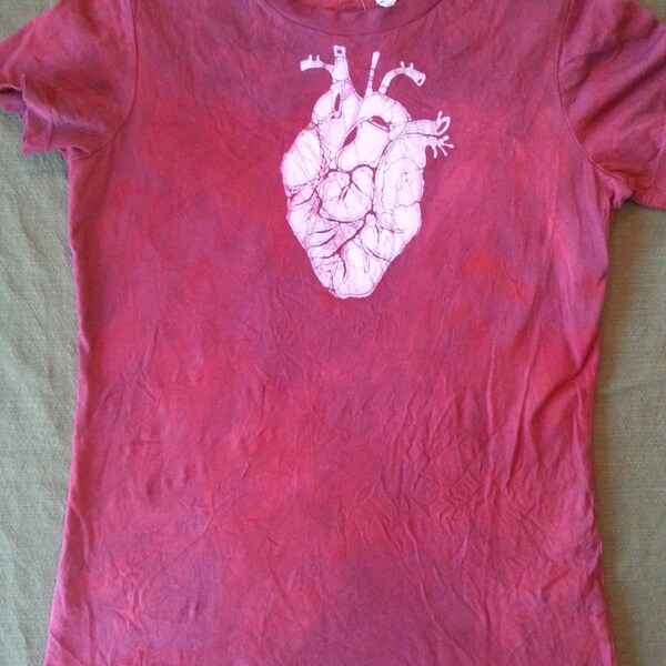 Women's fitted anatomical heart shirt size large