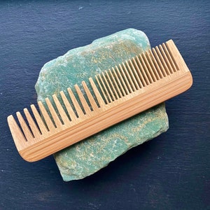 Peine de bambú de dientes anchos y pequeños Peine de madera para desenredar Peine de peluquería histórico de cero residuos Peine vintage ecológico