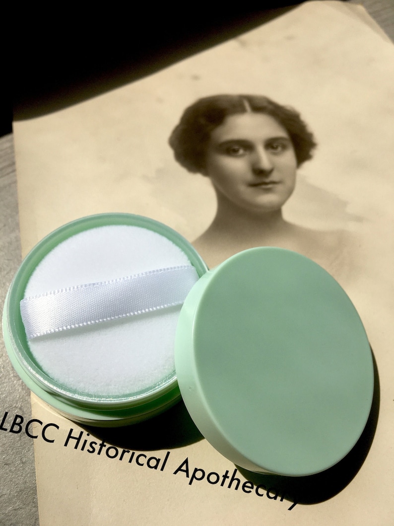 Authentic 1950s Makeup History and Tutorial     Vintage Face Powder Sifter Traveling Compact Pistachio Green 1920s 1930s Vanity Accessory LBCC Historical  AT vintagedancer.com