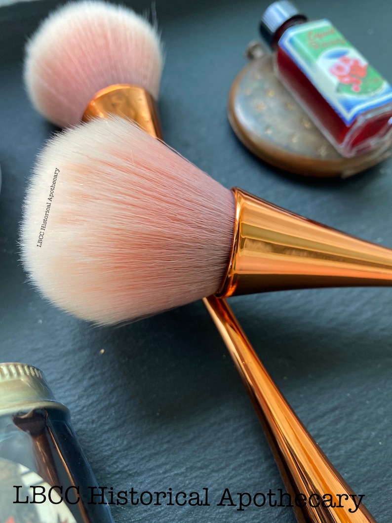 Authentic 1950s Makeup History and Tutorial     Vintage Makeup Powder Brush 1920s Old Hollywood Makeup Brush 1930s Rose Gold Makeup Brush Vintage Powder Vanity Makeup Brush $20.00 AT vintagedancer.com