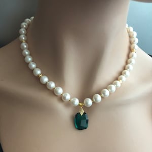 Handmade Süßwasser Perle und Kristall Halskette Gold, Smaragd Grün Kristall Anhänger Halskette, Hochzeitsschmuck für Mutter der Braut, Bräutigam