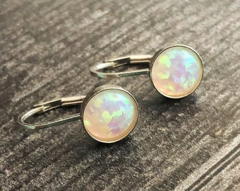 Opal Ohrringe, Sterling Silber Brisur Ohrringe, 8mm Opal, Weißer Opal Ohrringe, Oktober Geburtsstein, Opal Schmuck