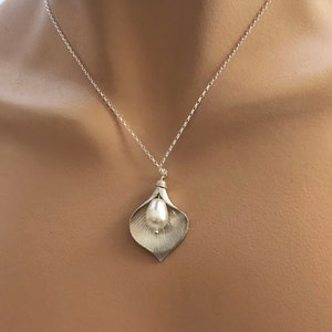 Calla Lily Necklace Sterling Silver, Flower Pendant Pearl Necklace, Bohemian Bridal Jewelry, Bridesmaid Gift, Gift for Girlfriend
