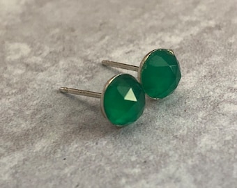 Boucles d'oreilles en onyx vert émeraude en argent sterling, bijoux en pierres précieuses vertes faits main, pierre de 6 mm, cadeau d'anniversaire de mai pour fille, petite amie