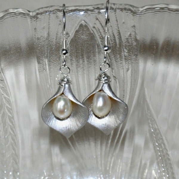 Calla Lily Earrings, Freshwater Pearl Drop Earrings Sterling Silver, Calla Lily Jewelry, Bridesmaid Gift, Gift for Daughter, Girlfriend