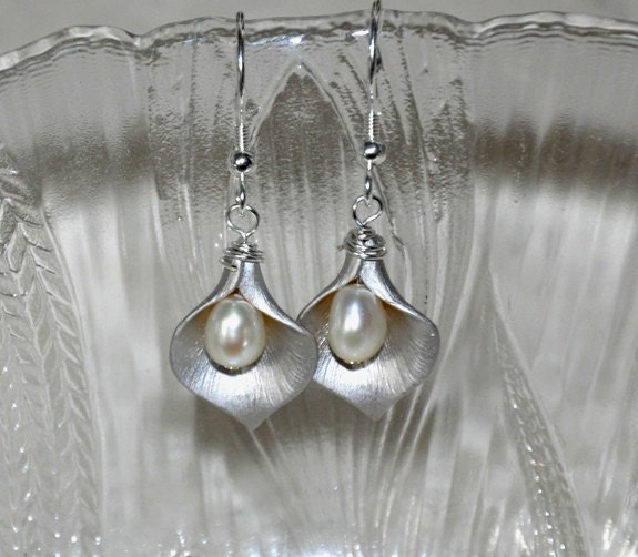 Calla Lily Earrings Flower Earrings Freshwater Pearl Etsy
