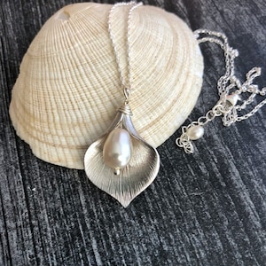 Calla Lily Necklace Sterling Silver, Flower Pendant Pearl Necklace, Bohemian Bridal Jewelry, Bridesmaid Gift, Gift for Mom, Daughter, BFF