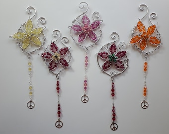 Flower Suncatcher, Window Ornament, Pink, Red, Orange, Bead and Wire, Mothers Day, Birthday, Friendship Gift, Sun catcher, Made in Canada