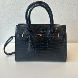 Bolso de hombro/asa superior de charol con patrón de cocodrilo negro