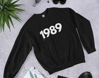 Fearless Comfort: Taylor-Inspired Unisex Sweatshirt 1989