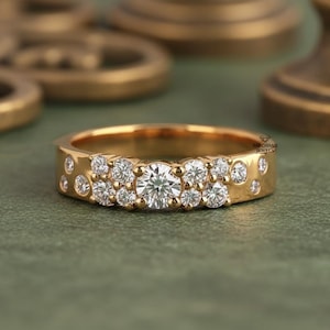 Anillo de boda con diamantes cultivados en laboratorio y engaste al ras, anillo de oro de 14 quilates con diamantes dispersos al azar, anillo de propuesta de matrimonio con diamantes en racimo hechos a mano.