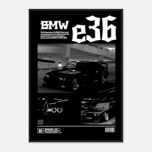 Könnte beinhalten: Schwarz-weiß-Poster mit einem BMW E36. Das Poster zeigt das BMW-Logo und den Text "e36" in einer stilisierten Schriftart. Zusätzlicher Text beschreibt die Geschichte des Autos. Das Poster hat einen schwarzen Rahmen und ein Graustufenbild des Autos.