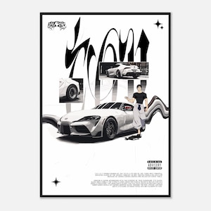 Könnte beinhalten: Ein schwarz-weiß Poster mit einem weißen Sportwagen mit schwarzen Felgen. Das Poster enthält Bilder des Autos aus verschiedenen Blickwinkeln, eine stilisierte Figur und abstrakte schwarze Formen. Text enthält das Wort "Soma" und "Advisory Explicit Content."