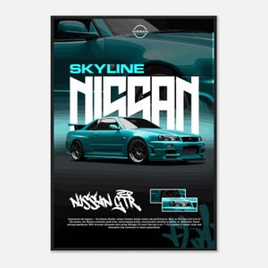 Könnte beinhalten: Ein türkisfarbenes Nissan Skyline-Poster mit dem Nissan-Logo oben. Das Wort "SKYLINE" steht in großen, hellblauen Buchstaben über dem Wort "NISSAN" in Weiß. In der Mitte befindet sich ein türkisfarbenes Auto mit den Worten "NISSAN GTR" im Graffiti-Stil.