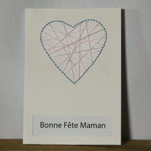 Biglietto a forma di cuore ricamato, motivo a cuore cucito a mano, biglietto regalo per la festa della mamma/per le mamme, in carta bianca o carta kraft. Da offrire.