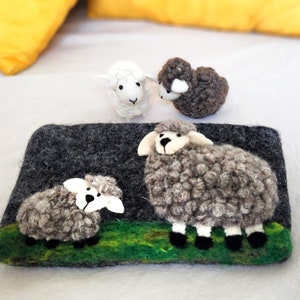 Porte-monnaie mouton en feutre de laine mérinos - Petite pochette brodée pour pièces de monnaie - Cadeau respectueux de l'environnement pour enfants et adultes