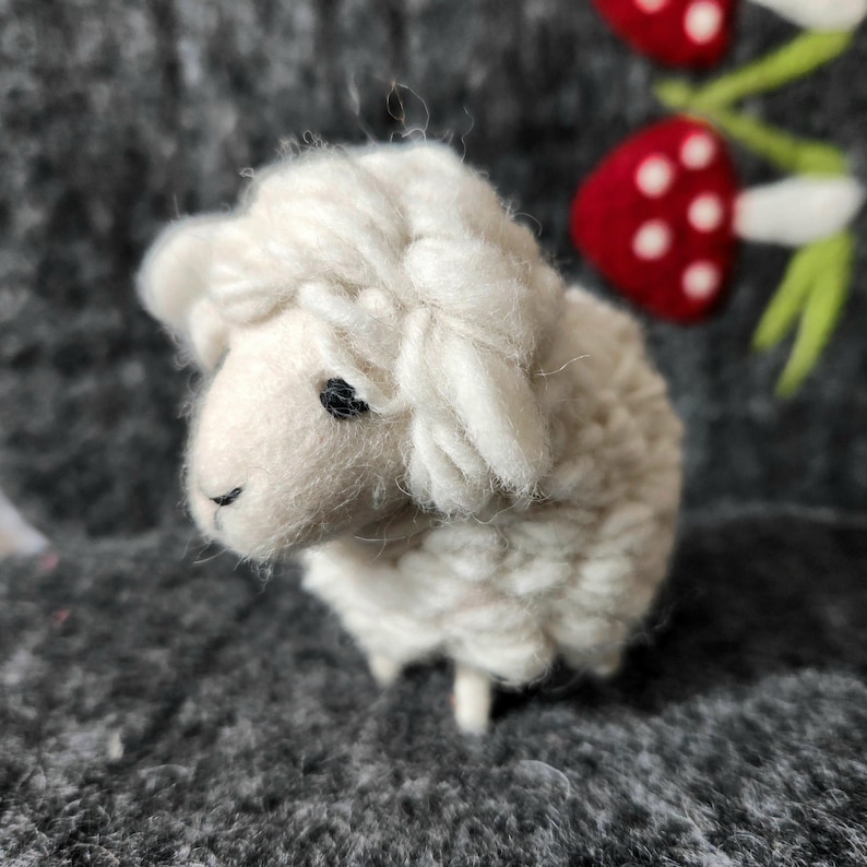 Large Felted Sheep – Figurine Mouton en Laine – Handmade Merino Wool Toy – Schaf Gefilzt Deko – Farm Animal Decor – Rustic Sheep Gift small sheep