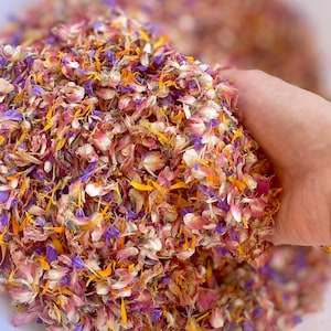 Coriandoli per matrimonio, coriandoli a petalo, coriandoli di fiori secchi, coriandoli biodegradabili, coriandoli per feste, coriandoli naturali, lancio dei fiori all'uscita del matrimonio.