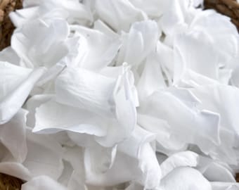 Confetti met witte geconserveerde rozenblaadjes: biologisch afbreekbare bruiloft