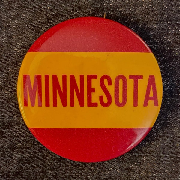 University of Minnesota 1960s vintage pinback button 1.75”