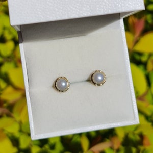Wunderschöne Vintage Zuchtperlen Ohrringe in 333er Gelbgold | Perle Ohrstecker